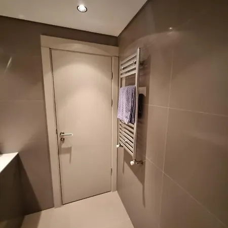 Stylish & Spacious 2-bedroom Apartment-istanbul
